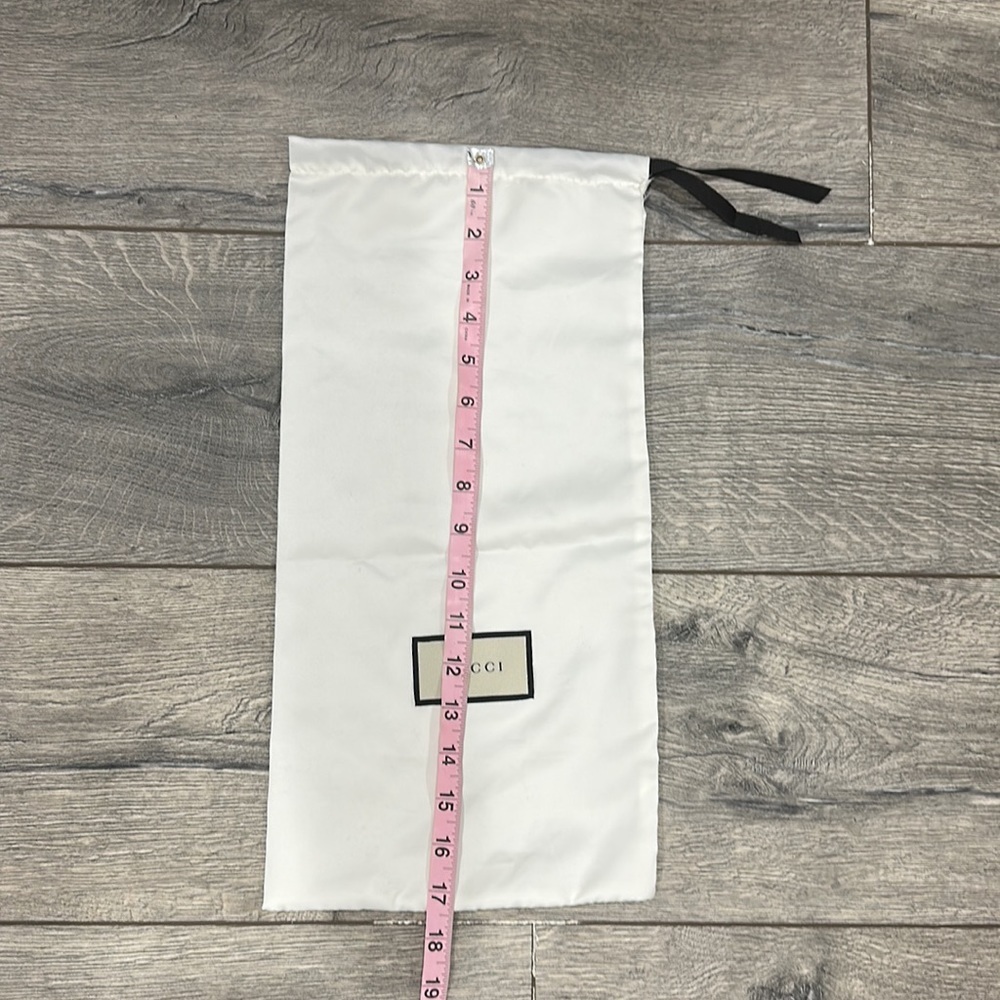 • Gucci • Unisex 1 Shoe Drawstring Dust Bag White and Black - Picture 2 of 3